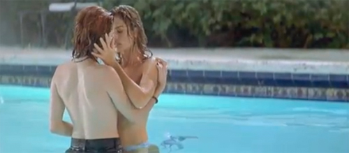 Sex Scene: Neve Campbell and Denise Richards share lesbian love in 'Wild Things'